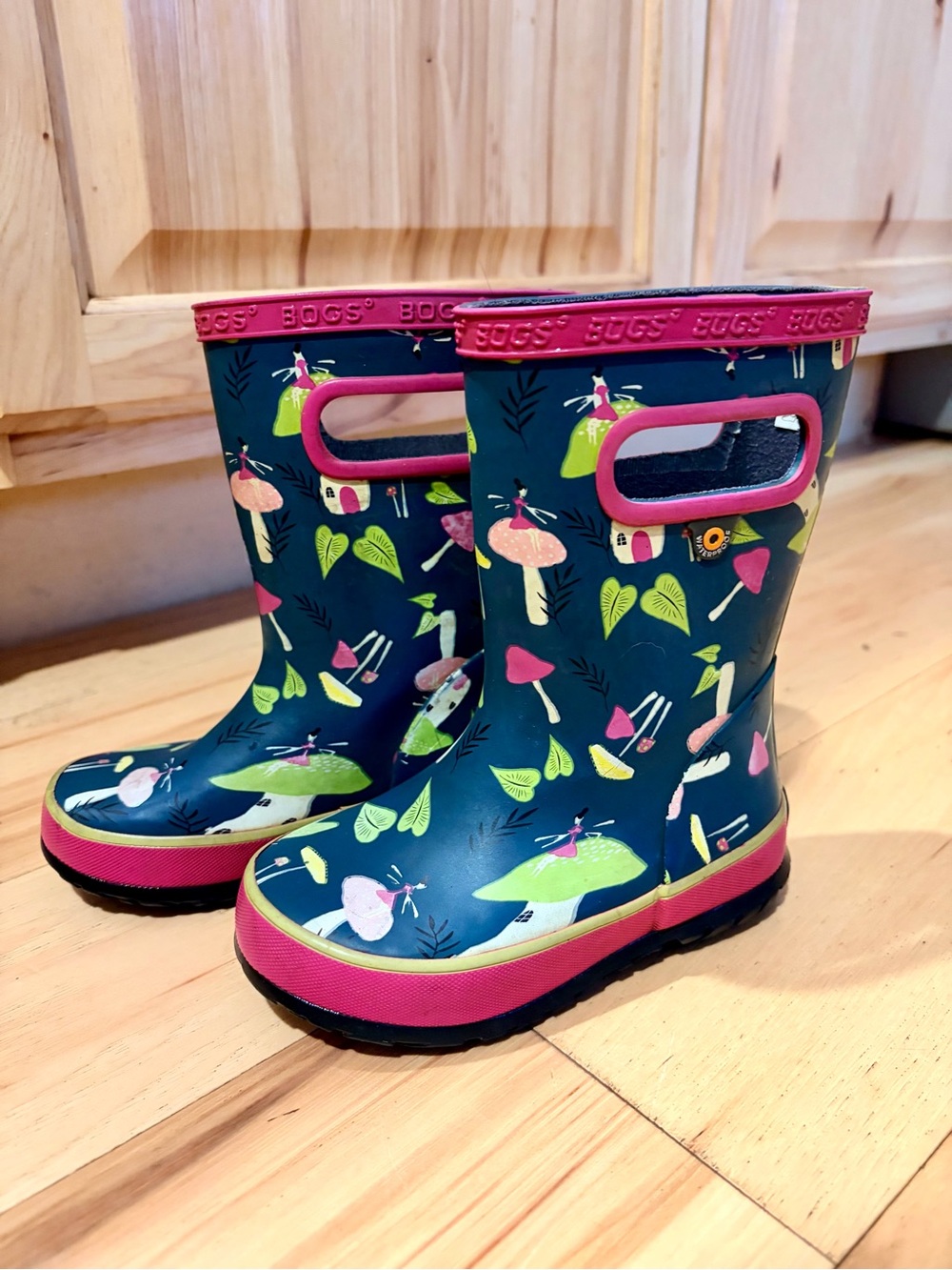 Bogs Rainboot (8T toddler GIRL) SO CUTE